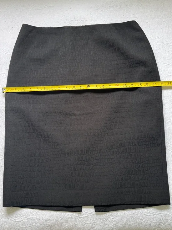 Tahari Black Textured Pencil Skirt Size 14 Croc Embossed Lined Classic Workwear - Picture 10 of 16